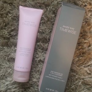 Timewise Age Minimize 3D 4-in-1 cleanser